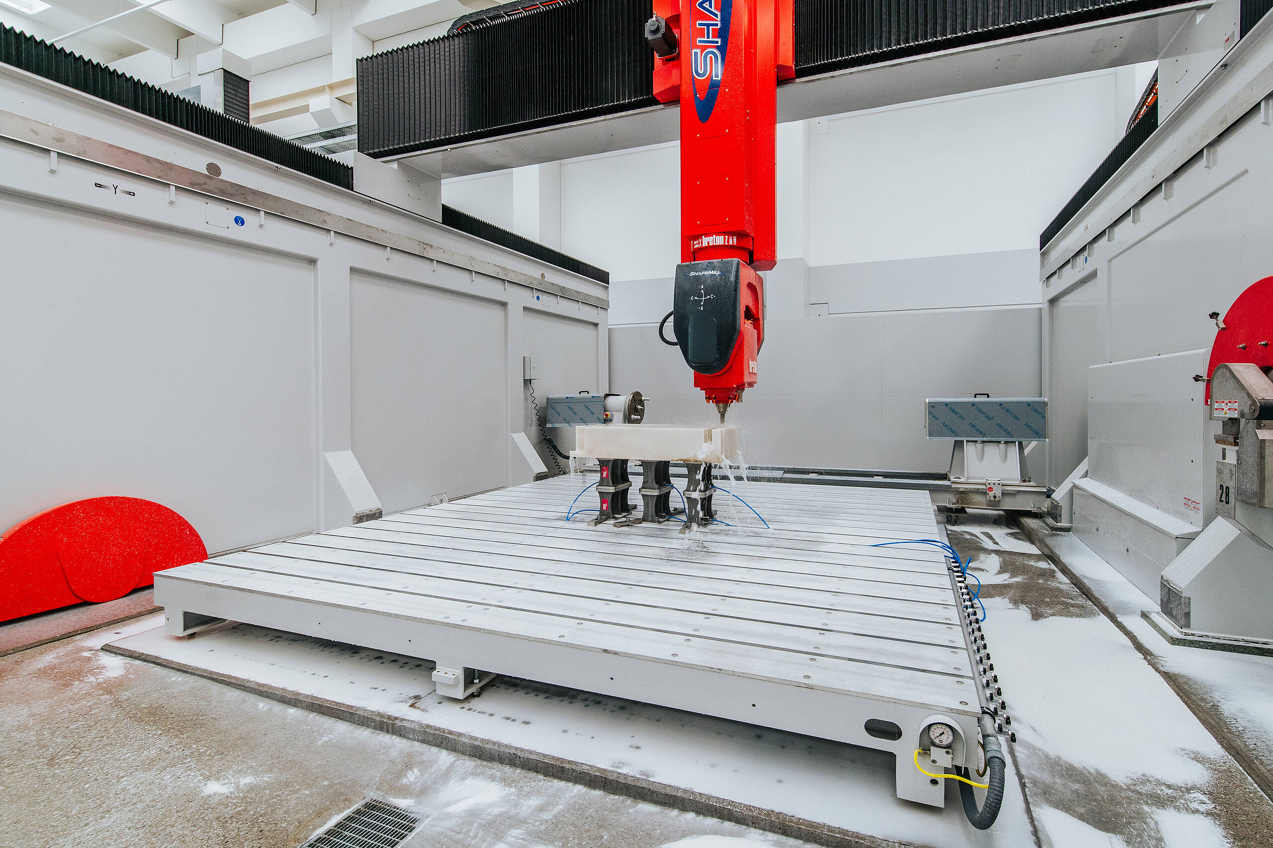 Maschine in der Produktionshalle