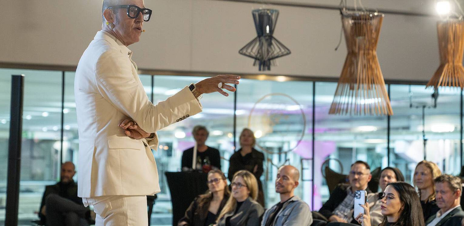 Karim Rashid vor Publikum