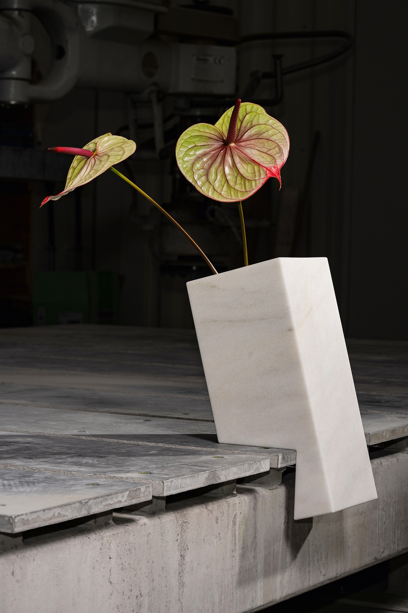 abstrakte Vase aus Calacatta Marmor