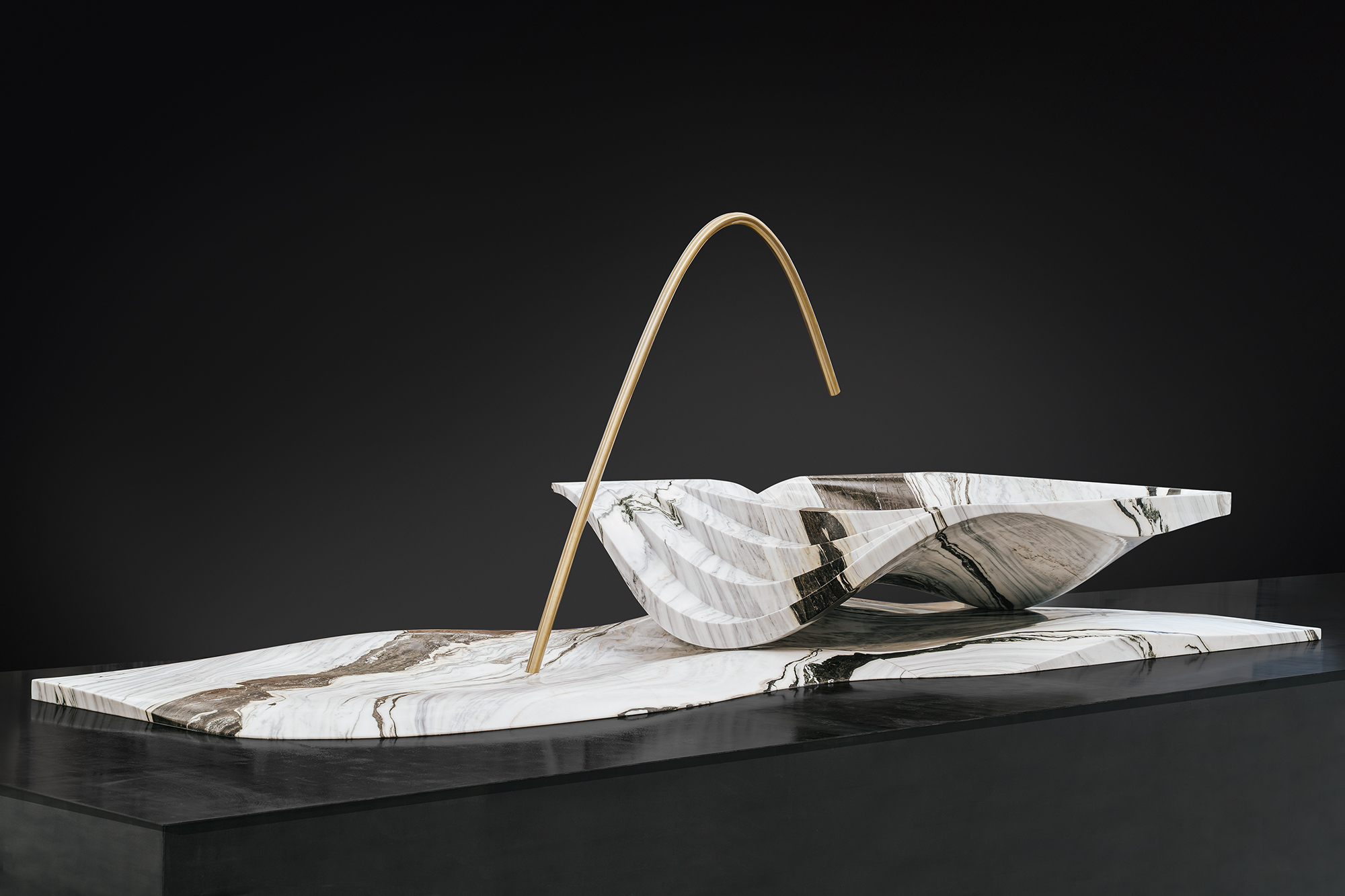 moderne Badewanne aus Göflaner Marmor