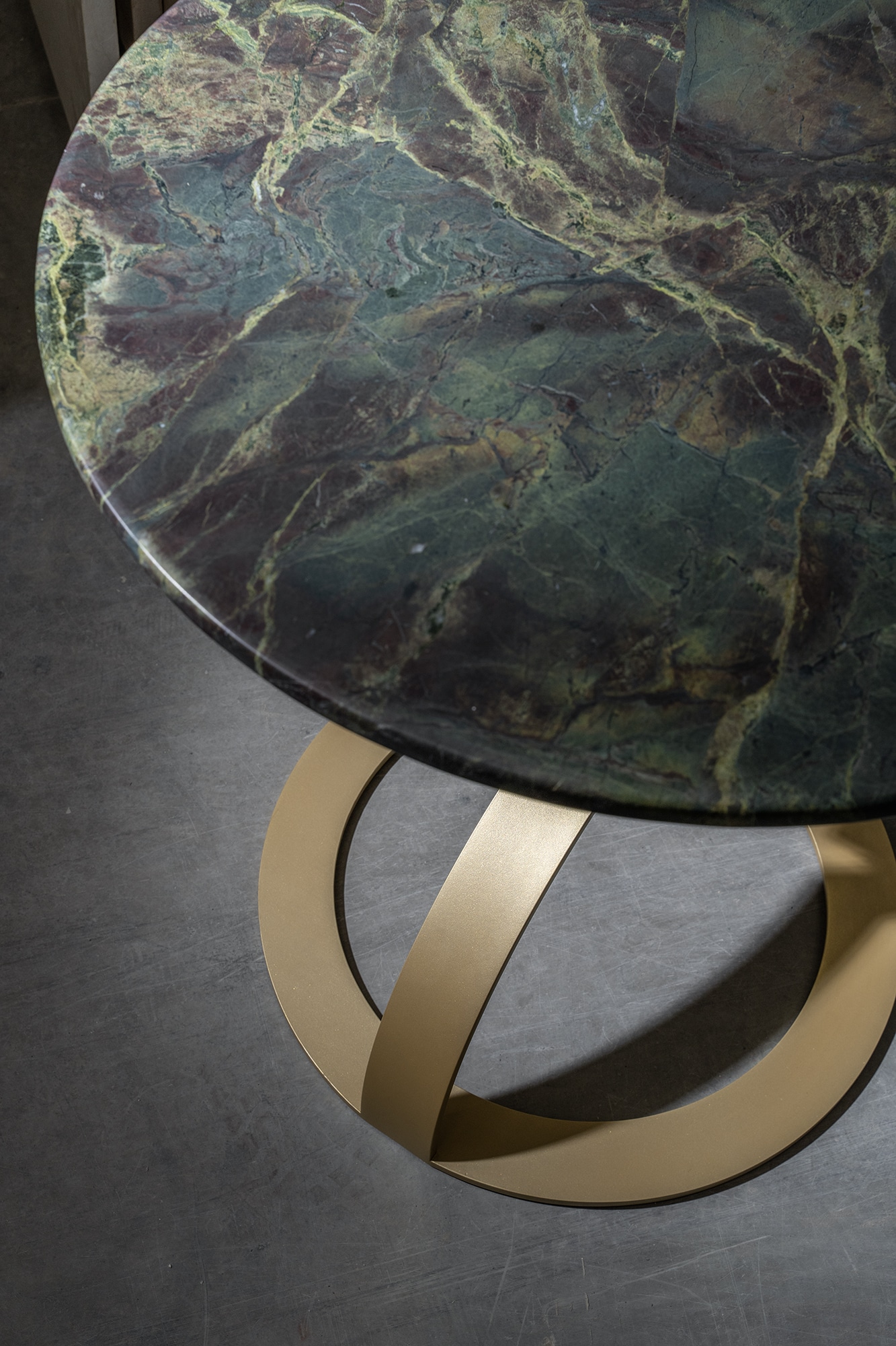 Tischfläche aus Verde Borgogna Granit